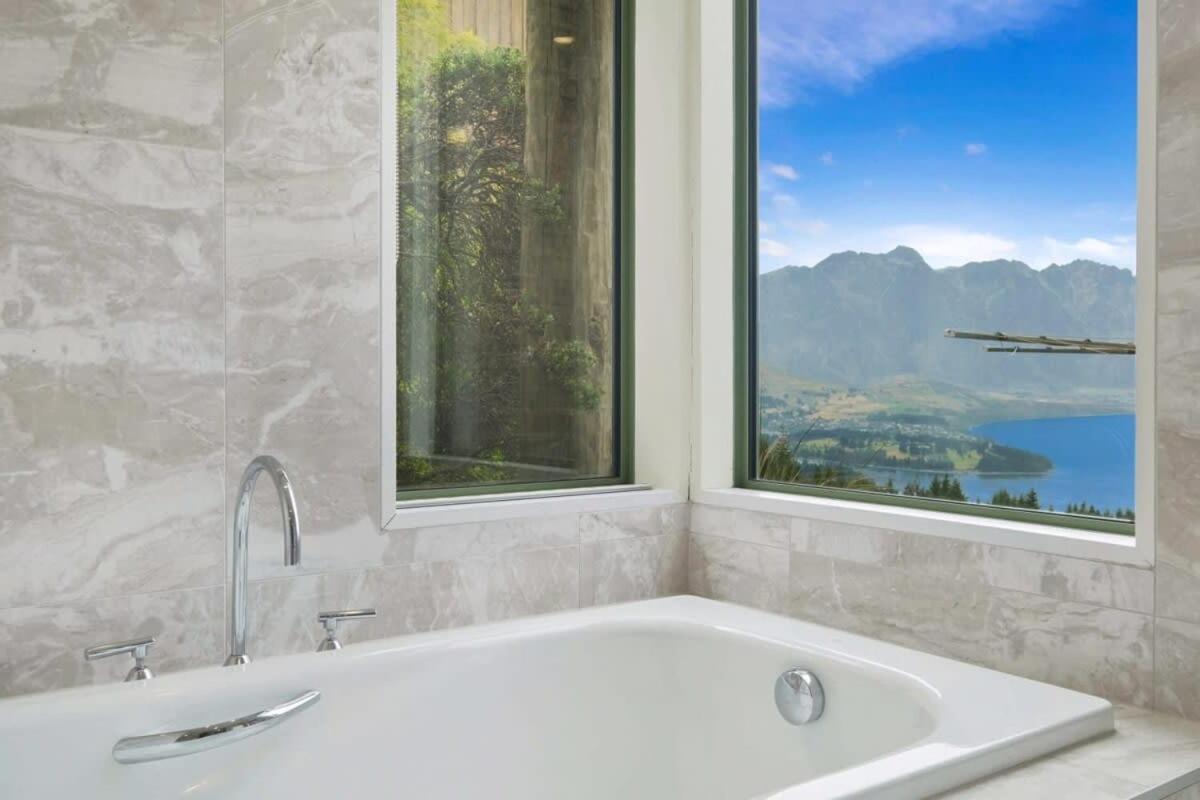 Villa Ruby'S Fernhill Vista Distretto di Distretto di Queenstown Esterno foto